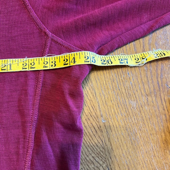 NWOT Tommy Bahama men’s M red/maroon textured 1/4 zip, Smokefree home - Picture 4 of 13